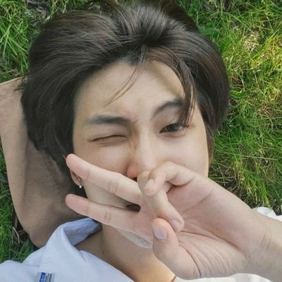 the warm you that melts my blue and grey.
bts,books,skies,coffee,anime,dramas & mangas ♡. She/Her 22 | OT7 ⟭⟬ |
backup - @saram_n_sarang