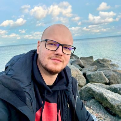 Ehemann & Dackelpapa 🐾 | Büroleiter @SusanSziborra MdL | Ex-Vorsitz @gruene_lsa | Pendler SH - LSA | Kraftsport 🏋🏼♂️| Windsurfen 🏄♂️
