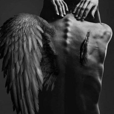 “ Devi essere più superficiale” le disse, “È che vorrei sapere cosa c’è sotto” gli rispose.