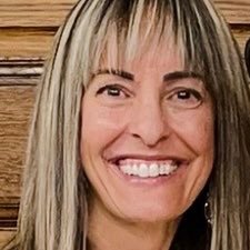 EssFrResources's profile picture. Mom | Wife | Fierce protector of aging parents | Colleague | Teacher | Blogger @ https://t.co/xSTTBAzxom | YouTube: L'Essentiel French Resources