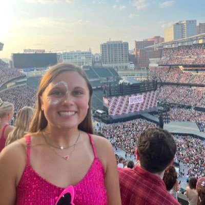 Swiftie Club Advisor!✨Debut tour was my 1st concert & I’ve been a swiftie since💖🫶🏼TN/Met Taylor x0🥹Debut 8/11/08💚Rep 7/17/18🖤Eras 6/30/23🪩VANCOUVER N1✨