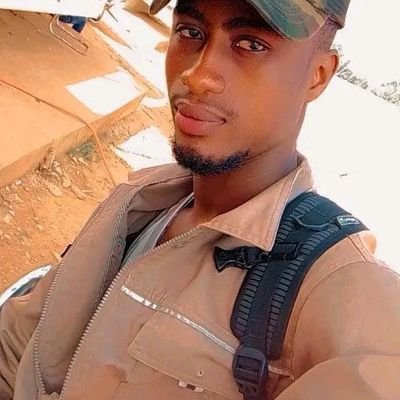 je suis un jeune ambitieux travailleur courageux et j'espère devenir quelqu'un de plus mieux et important dans la société fier d'être ivoirien merci
