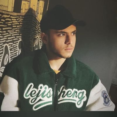 sina_neysari's profile picture. 🦅
- قَوی‍‍ تر اَز دیروز!‌ :)⁩ 🥊💪💸
🐋