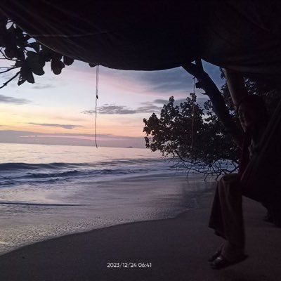 atqhnni's profile picture. Be generous :)