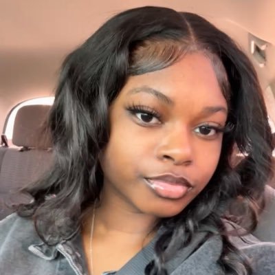 Leah_Kearse's profile picture. sc: that_chicleah// USCU'25💚