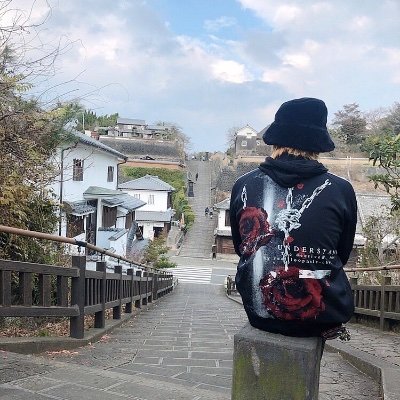 未上陸の都道府県や
街やライブハウスに行くのを
残りの人生で達成したい
地雷系おじさんな旅人
V系、HR/HM、PUNK等好き
D'ERLANGER
板谷祐、戸城憲夫
J、BUCK∞TICK
lynch.、メリー、cali≠gari
SEX MACHINEGUNS等
ライブ行ってます
人を見下して楽しむ輩はお断り