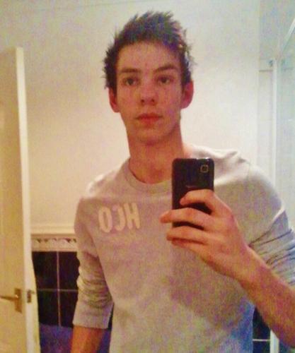 Born 6th March 1991.. Listen too a bit of everything and I love Taryn Geaves 3 :-) I follow back.