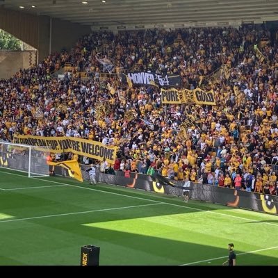 Focusing on creating, sharing and developing both existing and any new songs to bring back a more consistent Molineux atmosphere. Also share iconic WWFC images.