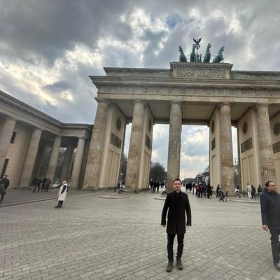 Humanist, Zahnarzt ,medizinischer Dolmetscher/Übersetzer und Tutor
netter Dorfbewohner