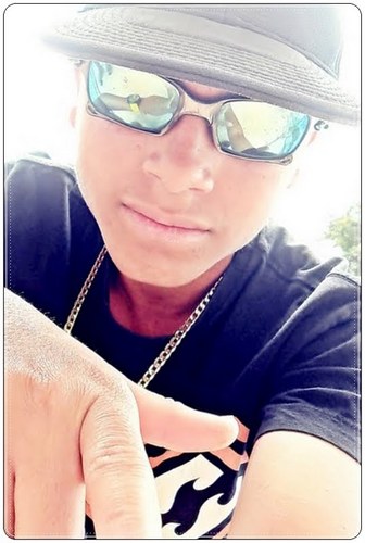 MC DIMENOR DA Z/L 
EU SEEI QUE SUA AMIGUINHA ACHO MEU PERFIL DE MAIS FICA TRANQUILHINHA DE ONDE EU VENHO TEM MAIS ♪♫