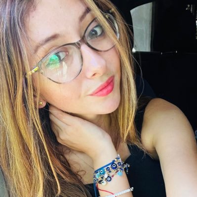 SrtaM93's profile picture. Perdida en el tiempo pero buscando el rumbo correcto.