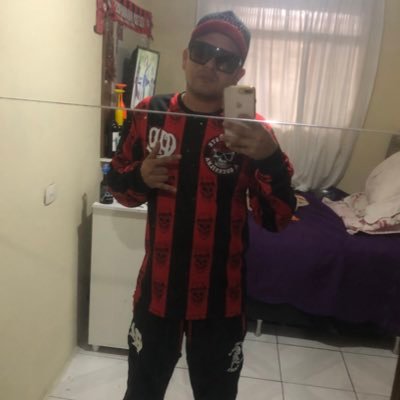 Eu sempre fui sonhador e é isso que me mantém vivo.. ✍🤞🙏@AthleticoPr 🔴⚫☠