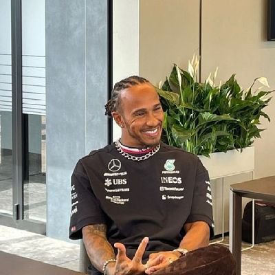 saryaa23's profile picture. 