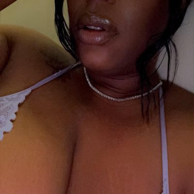 Secret account. Dominant Freaky ass PILLOW PRINCESS 👸🏾looking for a female munch!! 👅Pic is me. Kink Friendly. 😈No men. I’m IN NC