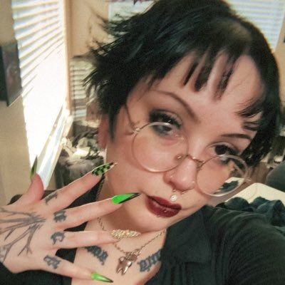 ATX | Barbie’s Dream Haunted House | a Capricorn and it shows | embroidery artist | a gigantic fucking weeb | don’t follow me if you’re under 18 pls