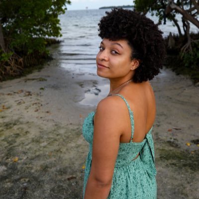 Marine Conservation Paleo PhD Student @USouthFlorida. Interdisciplinary Ecology, MSc. Yogi. Avid Crocheter. Lover of LOTR, horror, & D&D. (She/Her).