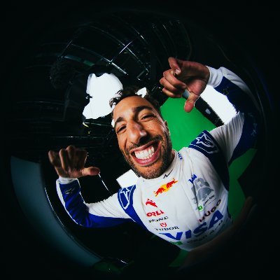 FAN ACCOUNT | Dedicated to the most beautiful smile of F1. 
DM me your submition and I'll credit :)