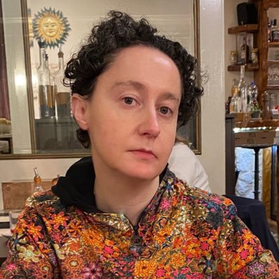 1st-generation Irish woman in Berlin. Historian, literature graduate, digital marketer, Marxist, Remainer & 4th-wave Feminist. She/her for pronouns.