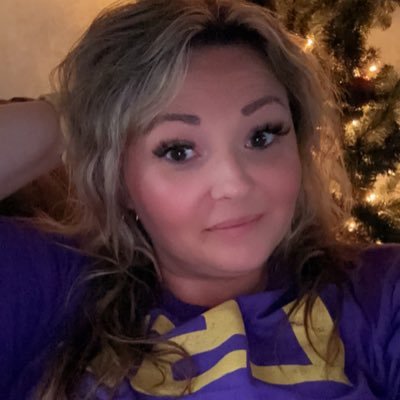 *41 years old *21 year old daughter, cross country mom 🏃‍♀️ *3 doggies🐶🐶🐶 horse mom 🐴*work full time *aunt *best friend *sister * LSU 💜💛💜