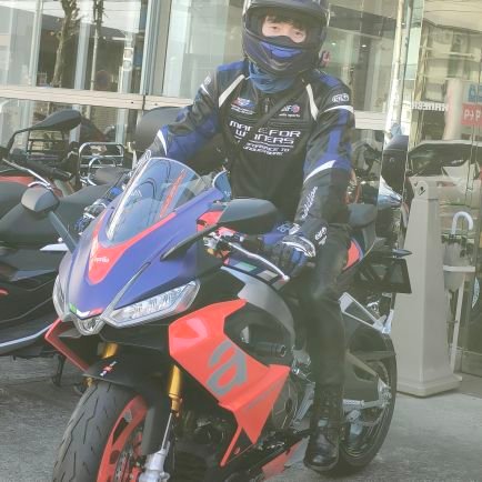 バイク用アカウントです!
🏍💨アプリリア RS660🏍️💨
車は🦂と🐼に乗ってます(^^)
バイクも車もすべてイタリア🇮🇹
バイク/車/アクアリウム/フェス
ライダーの皆さんよろしくお願いします!😊#バイク乗りと繋がりたい
