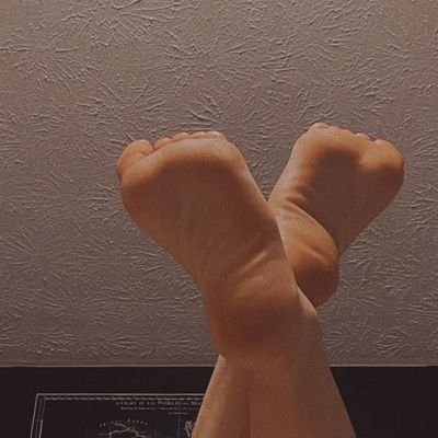 I sell feet pics! Just hit me up and I gotchu! I have a women lined up and ready to deliver your feet fantasy!