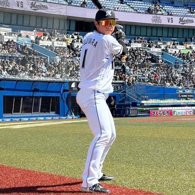 高校野球で藤原君を発見し、野球好きになっちゃった🎶恭大ファン!ロッテファン！
「いいね」押したくなって、ツイッターとインスタ始めたので使いこなせてない、とても遅咲きのオバサンです😅
⚾球場で応援したいなぁ〜🐈