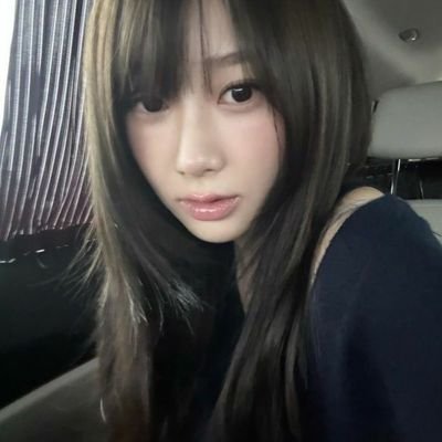 batbiin's profile picture. que levante la mano la lesbiana