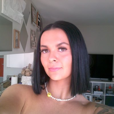 rryyllaannddd's profile picture. 