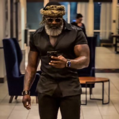 I fly airplanes and shoot guns…with a beard…🙋🏿‍♂️ CEO of BodyBy O Tactical #MillionaireSecurityProfessional