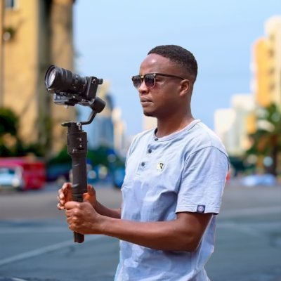 LGranreal's profile picture. Vidéaste, graphiste. Très passionnée, célibataire