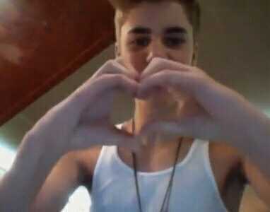 justin bieber es mi pasion me encanta cada cosa que aga por eso LO ADORO y que nadie se meta con el!porque es el mejorrrrrrrrr