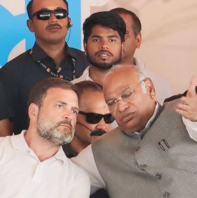 Politician (छात्र नेता)
(Nsui)एन.एस.यू.आई जिला अध्यक्ष धार
बदनावर मध्यप्रदेश
😎आम जनता की सेवा मेरा धर्म और कर्तव्य है😎
(एडवोकेट बदनावर )
