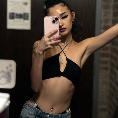 MishellSha1283's profile picture. got a brain, but i don’t usually mind. 🫧