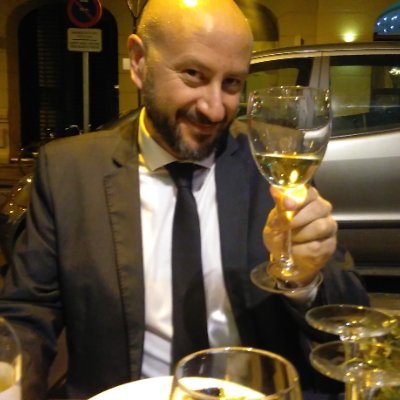 Sono una persona che sempre deve raggiungere i suoi obbiettivi e solo con questo spirito di consecuzione si raggiungono... Sempre esiste il modo per arrivare...