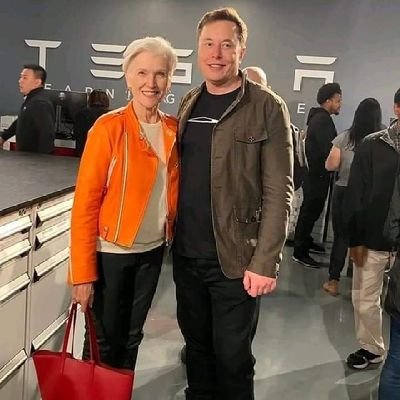 Entrepreneur
🚀| Spacex • CEO & CTO
🚔| Tesla • CEO and Product architect 
🚄| Hyperloop • Founder 
🧩| OpenAI • Co-founder
👇🏻| Build A 7-fig twitter