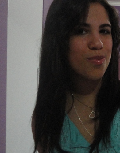 Eu? histérica, louca, ciumenta, amiga, sincera, chocólatra, preguiçosa, glee, GG, C.A, PLL, latina, infantil, nervosinha, hiperativa, feliz =D