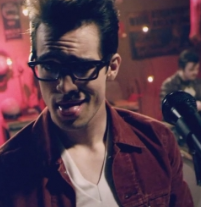 Não preciso disser NADA, o sorriso dele já me diz TUDO!! 
4 anos com o P!ATD e só agora resolvi criar esse FC!