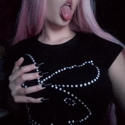 19 | odpisuje | egirl altka | findom/femdom | blik/psc/giftcardy