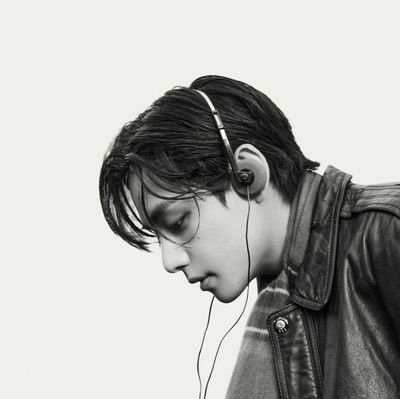 Tinathv11's profile picture. Fan account
Focus on V/Kim Taehyung 🐯🐻