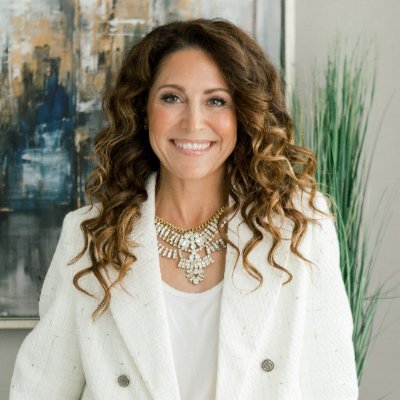 10+ years helping business owners get more leads and sales using Facebook & IG ads | Host of The Resilience Factor Podcast