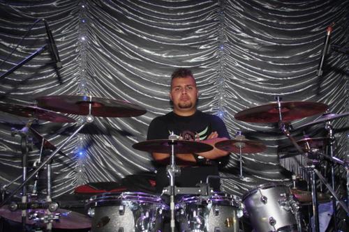 SigBarbato's profile picture. Ae galera, sou Sig Barbato, sou de Nobres-MT, tenho 22 anos e sou baterista da dupla Du Prado e Danillo, para mais informações é só entrar em contato,blz? Vlw..