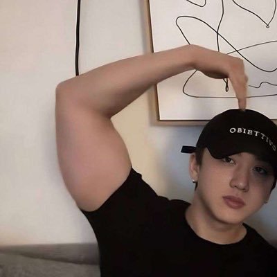 nsfw | 24 | they/them | skz, atz, txt & more | requests or questions ⬇️⬇️