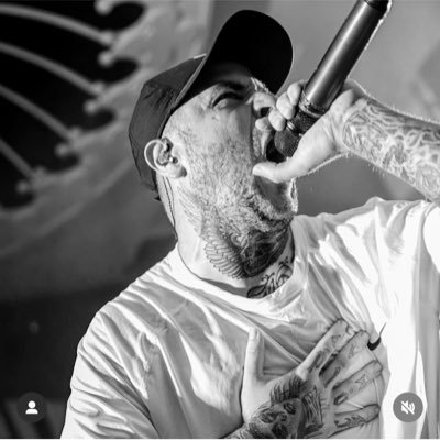 _RSY0's profile picture. 社畜 月収マイナス10万