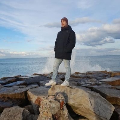 IvanBertt's profile picture. Crítico. Sigo ideas. El socialismo nunca funcionó. Al Corrupto PRESO. No espero la revolución, espero la EVOLUCIÓN 🇦🇷.