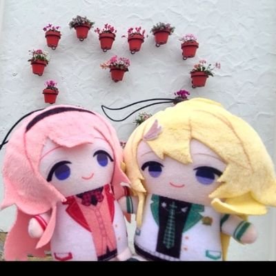 周央サンゴ、東堂コハク、花畑チャイカ、キュアスカイ、尾丸ポルカ、角巻わためにはまりましたです。
片方のマントっていいよね
おうとう命！