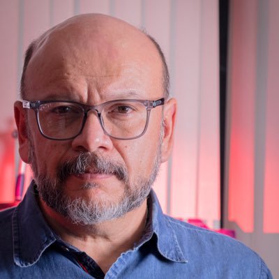 Comunicador, profesor, documentalista, fotógrafo aficionado, todo en ese orden de aparición. Siempre agradezco a quien me siga.