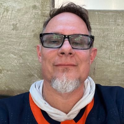 NY transplant living in Las Vegas, die hard fan of #Isles & #LGM - long suffering #takeflight fan. “In a world where you can be anything, be kind.. “ ✝️