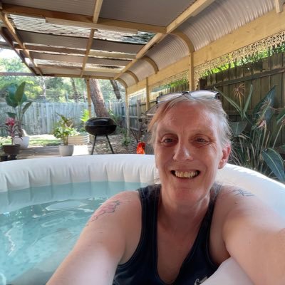 AussieGalBee's profile picture. Married, No Kids, Loves Meeting New People, Loves Experimenting with Cocktails & Pinwheels (Food…yummm)