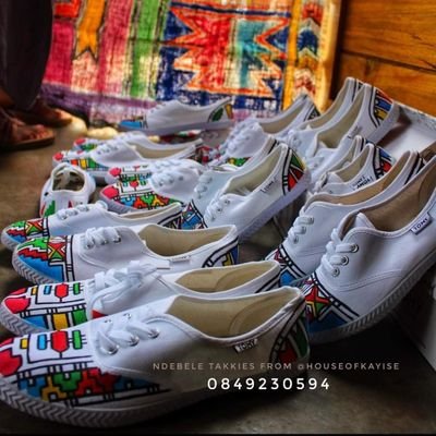 Artists 🎨 Mother and daughter duo specialising in preserving the beauty of South African culture using culture patterns on fashion items