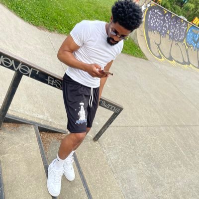First I pray for it, then I hustle for it 💰 Family Affair Clothing 👕💫 Brand Owner I Designer I PT$4L